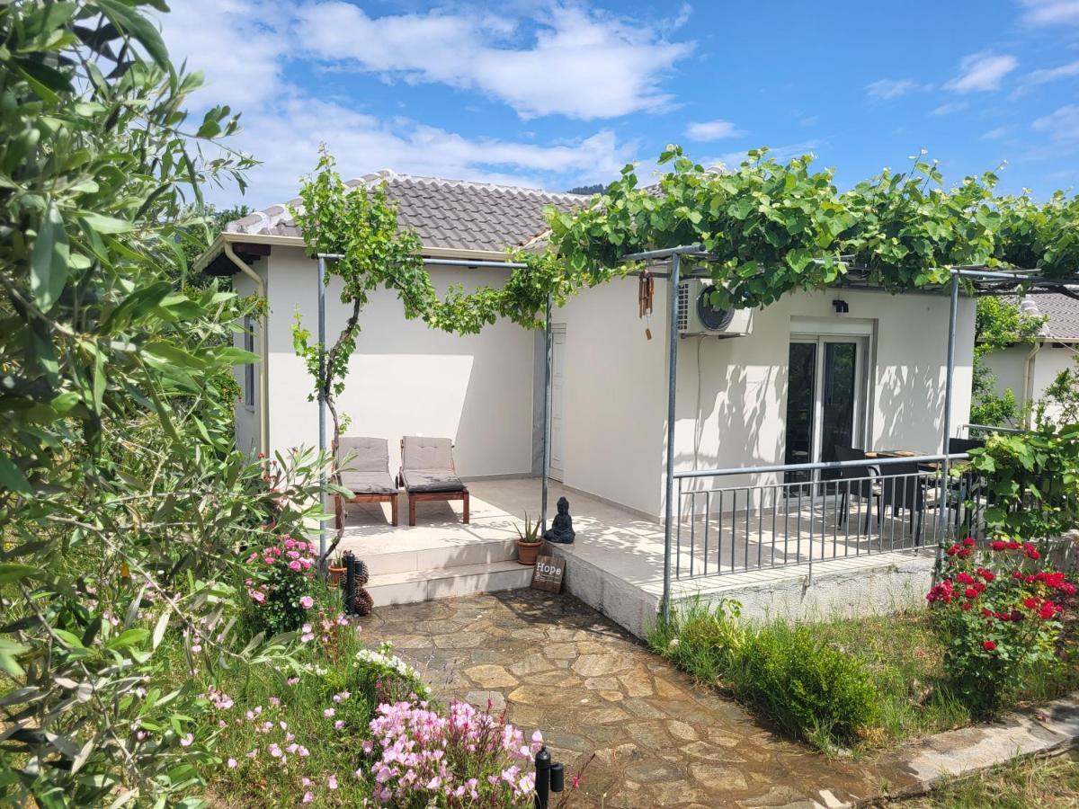 Ioannis Houses - Gemuetliches Ferienhaus Im Olivenhain Skala Potamia  Bagian luar foto